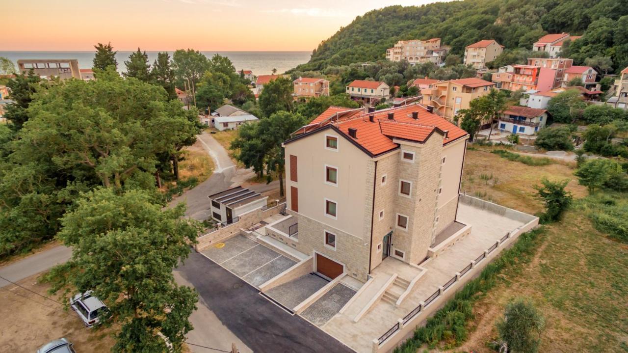 Luxury Apartments Queen Petrovac Luaran gambar